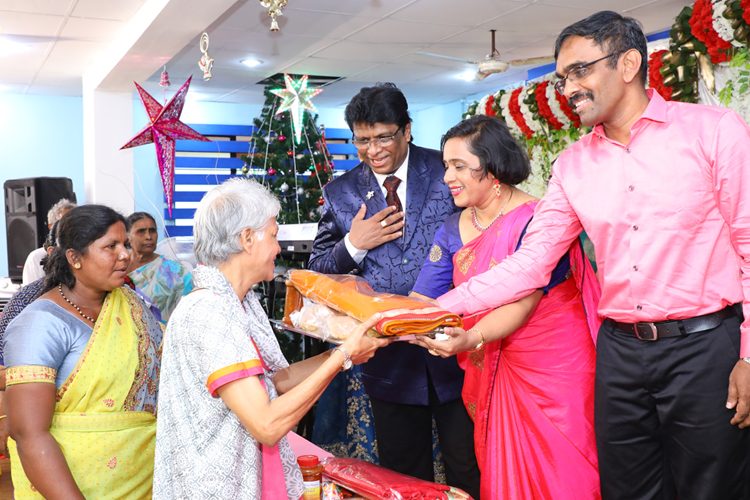 Grace Ministry, Bro Andrew Richard & family helped the poor and needy families on the occasion of New Year Eve by distributing Sarees, Grocery & Food in Mangalore. 